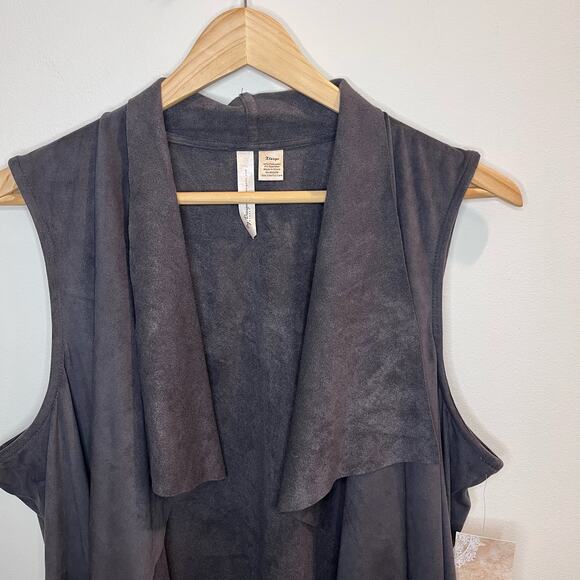 By Design NWT Women's‎ Grey Suede Looking Fringe Vest Size XL - Picture 4 of 7